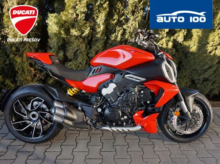 Ducati Diavel V4 red