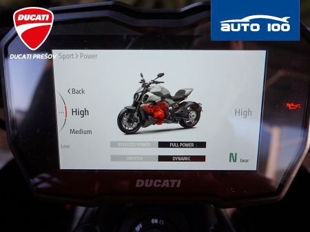 Ducati Diavel V4 red