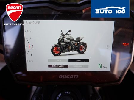 Ducati Diavel V4 red