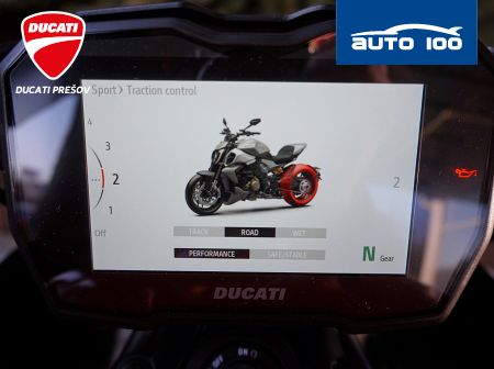 Ducati Diavel V4 red