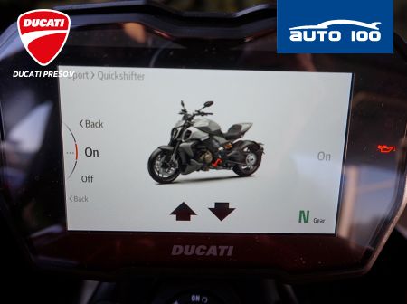 Ducati Diavel V4 red