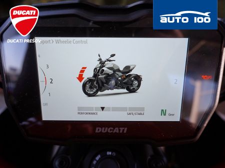 Ducati Diavel V4 red