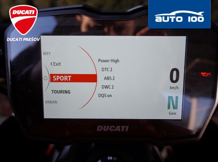 Ducati Diavel V4 red