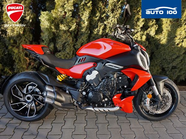 Ducati Diavel V4 red